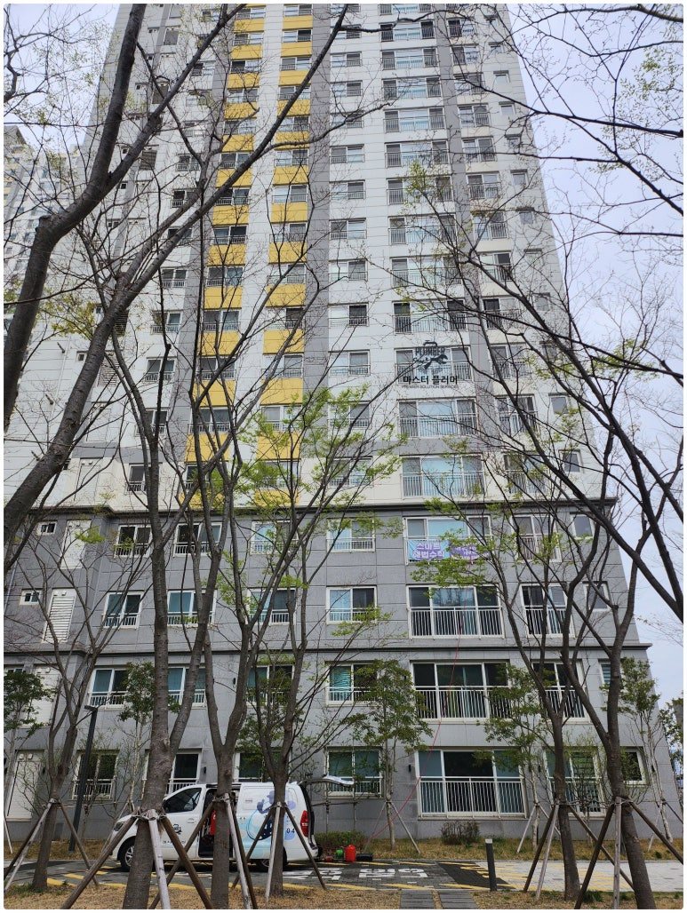 28층 옥상으로 고압호스를 올리는 작업