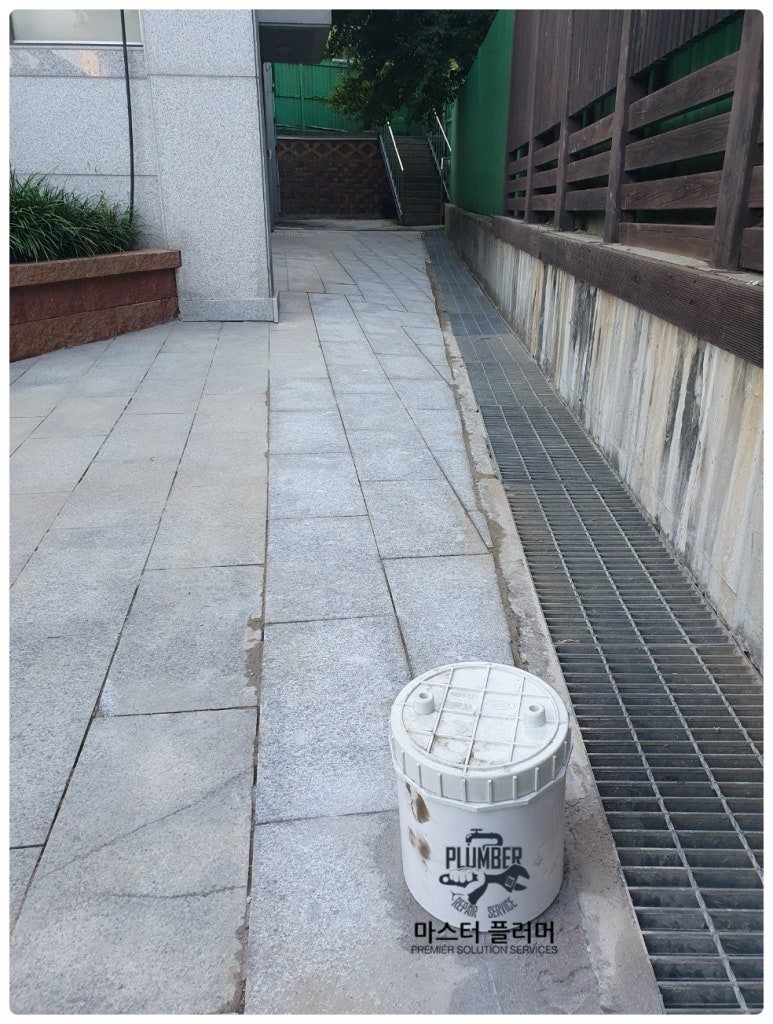 오수관 교체 완료, 세척용 소제구 설치