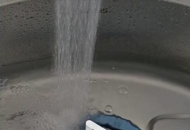 고압세척 후 싱크대 배수 상태 확인