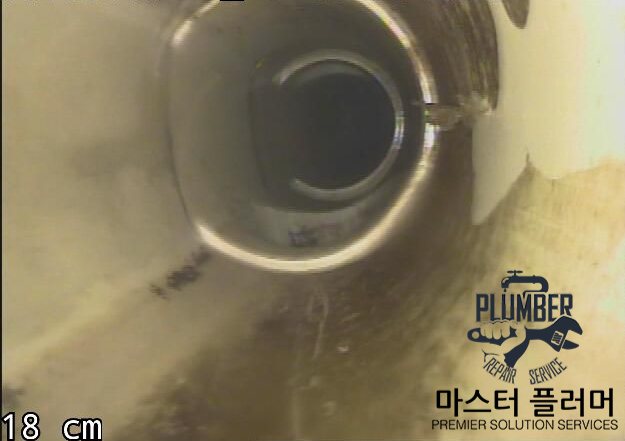 배관 내시경 검사: 토사와 석회가 제거된 하수관